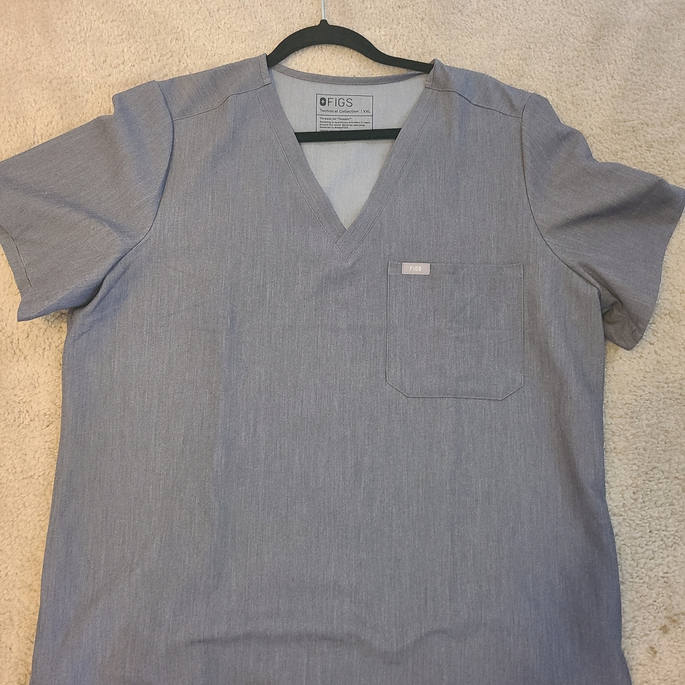 Figs Men's Short Sleeve V-Neck Shirt in Light Gray